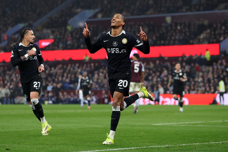 Chelsea họp bàn chiến thuật gây dậy sóng cõi mạng