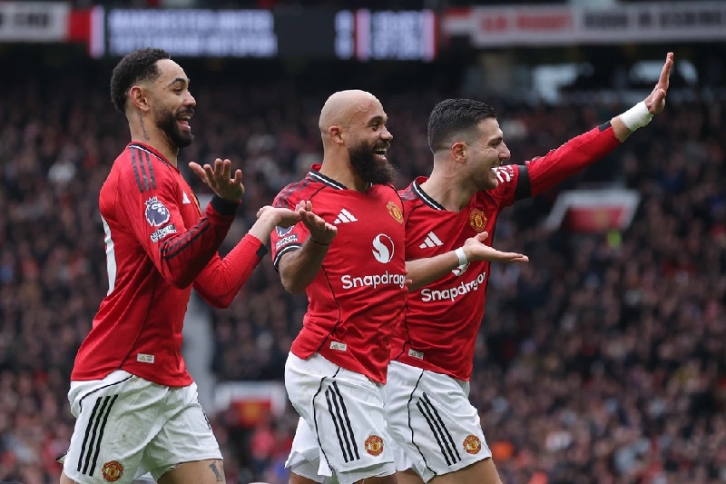 MU chính thức vươn lên top 3 Premier League